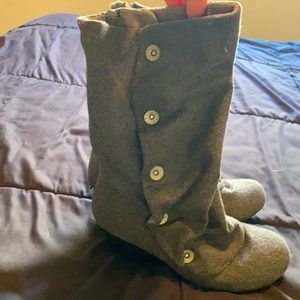 Gray mid calf boots. EUC!